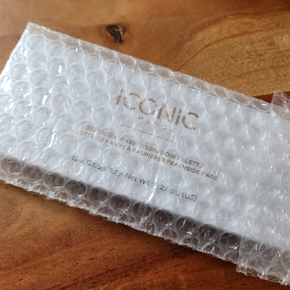 Beachside Babe Eyeshadow Palette ICONIC LONDON - Picture 8 of 9